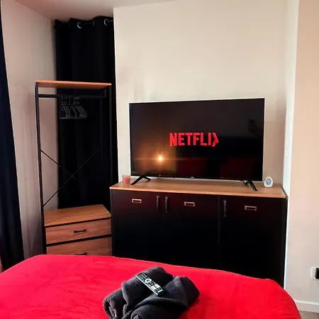 Mickey Housse Apartment